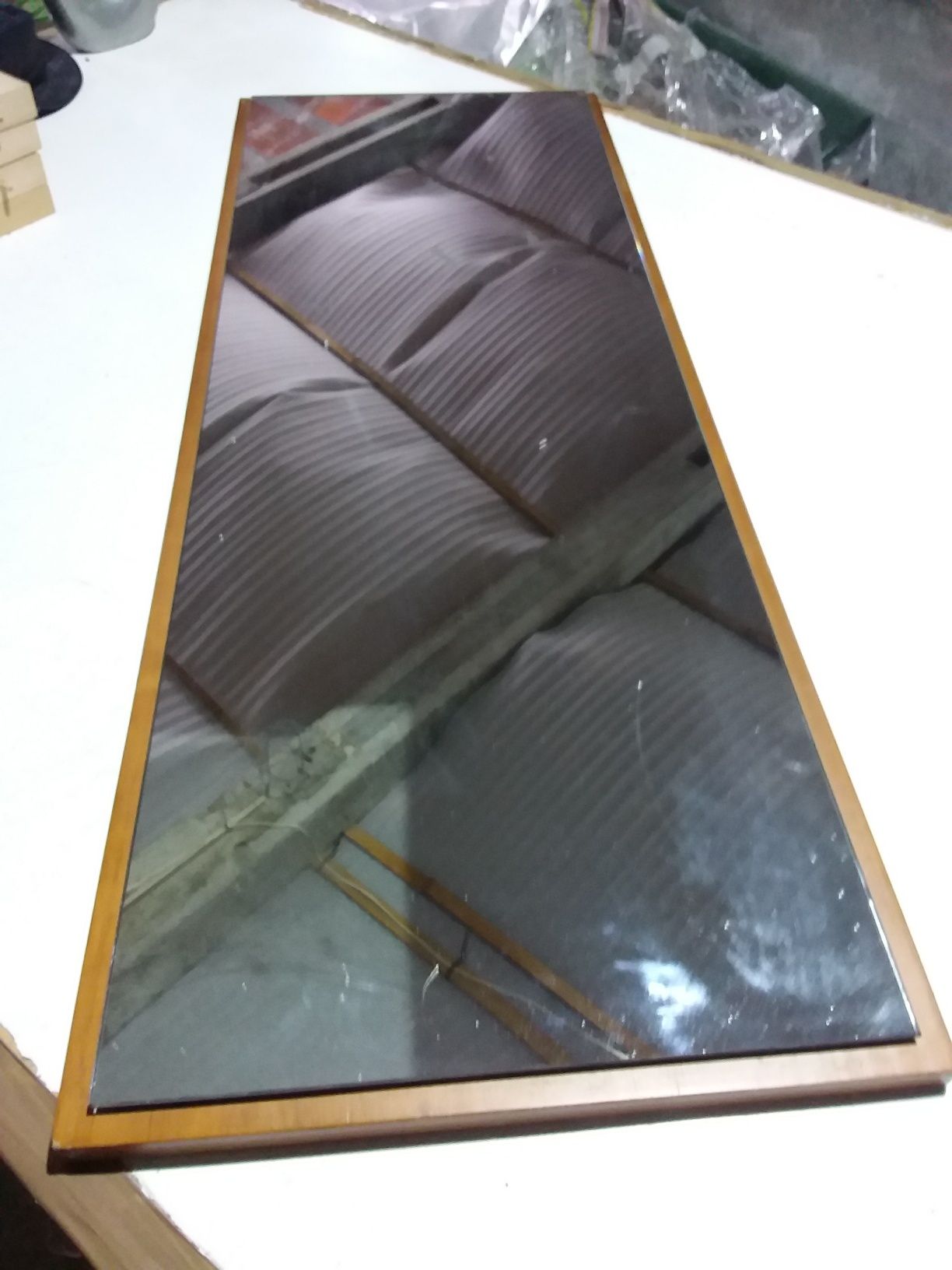 Mesa e espelho em bom estado geral