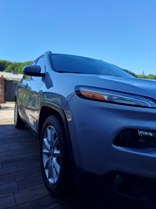 Продам джип черокі