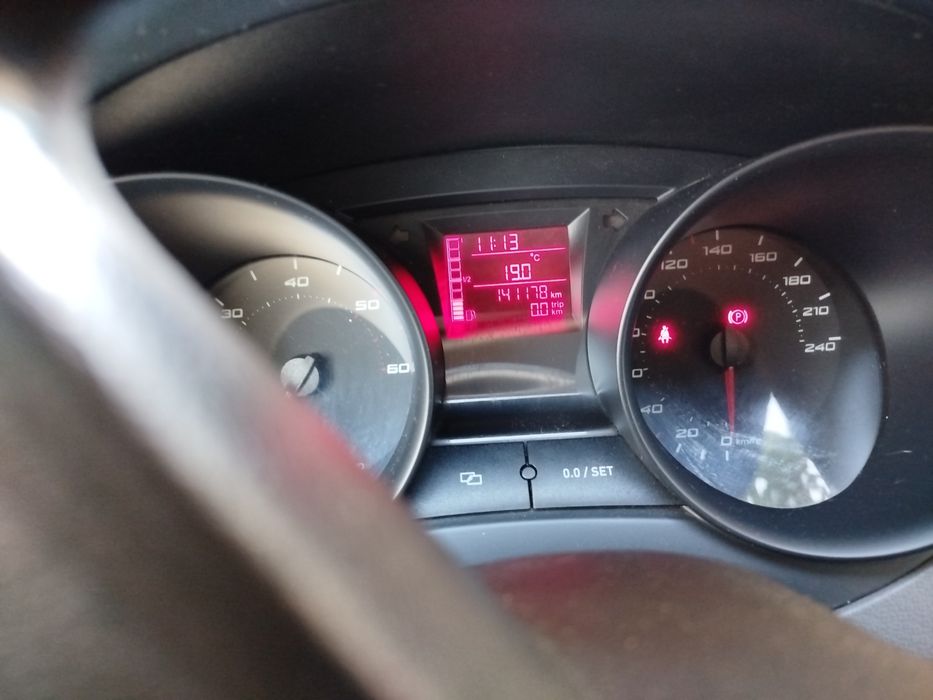 Vendo Ibiza a gasóleo 1200 c. Com 142000 KM