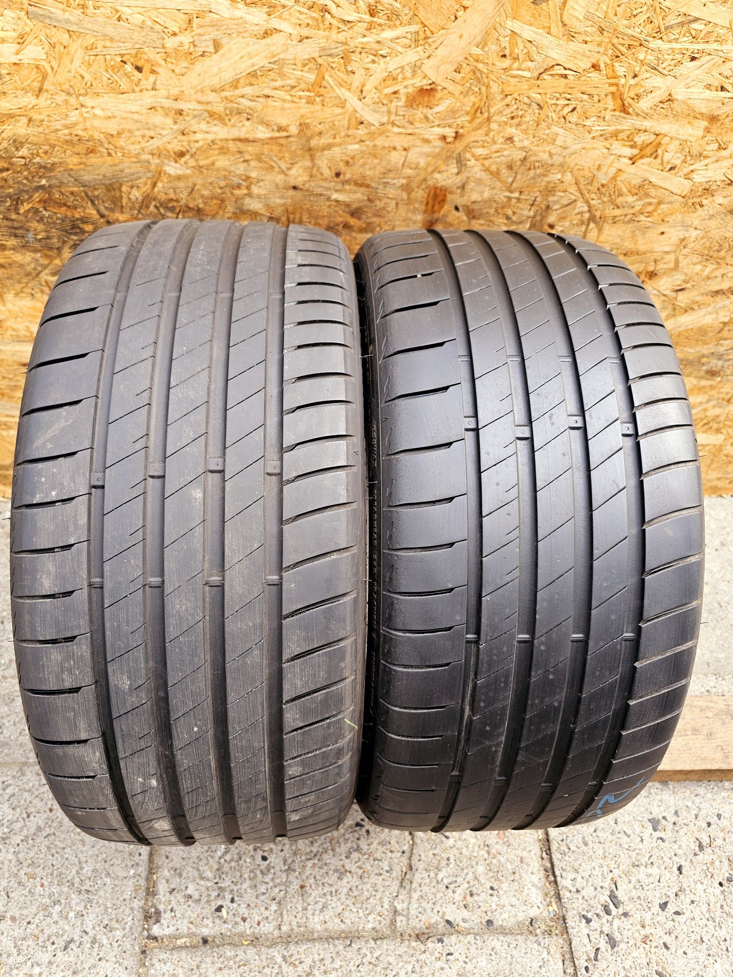 BDB Stan!!  235/35 r19 Bridgestone Potenza S005.  22/23