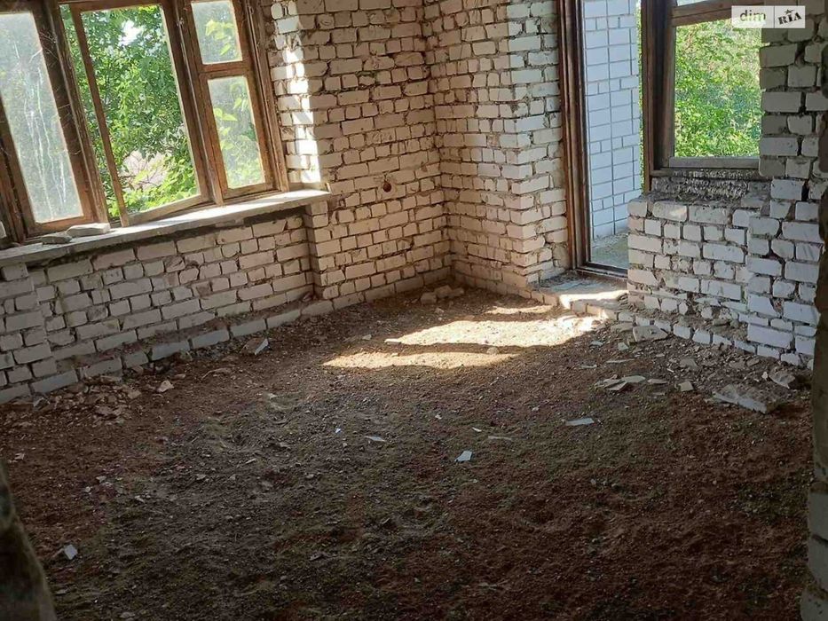 Просторий 3-х поверховий будинок для всієї родини