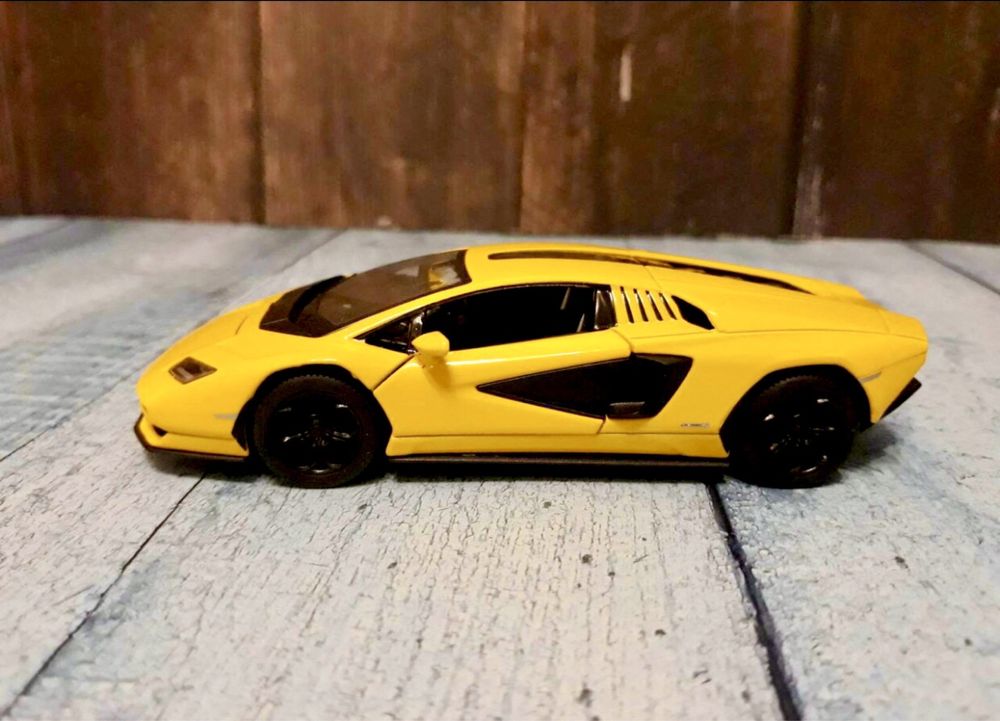 Lamborghini Countach масштабная коллекционная модель машинка подарок