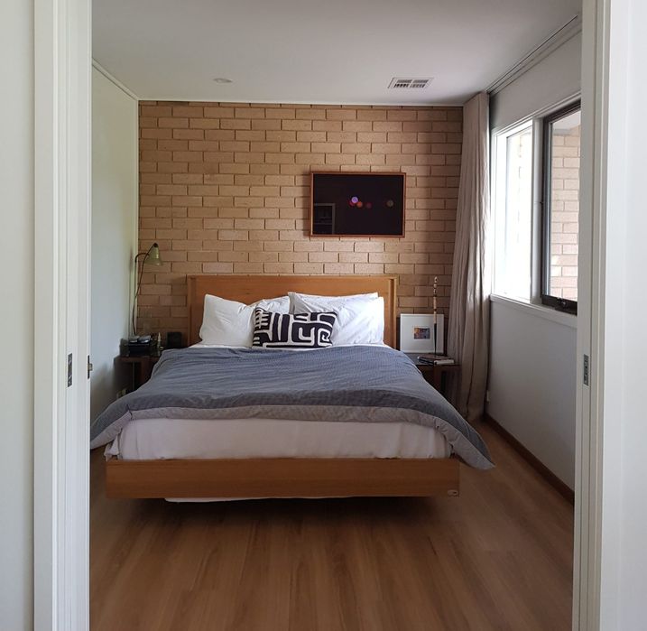 Vendo cama de casal (queen size).