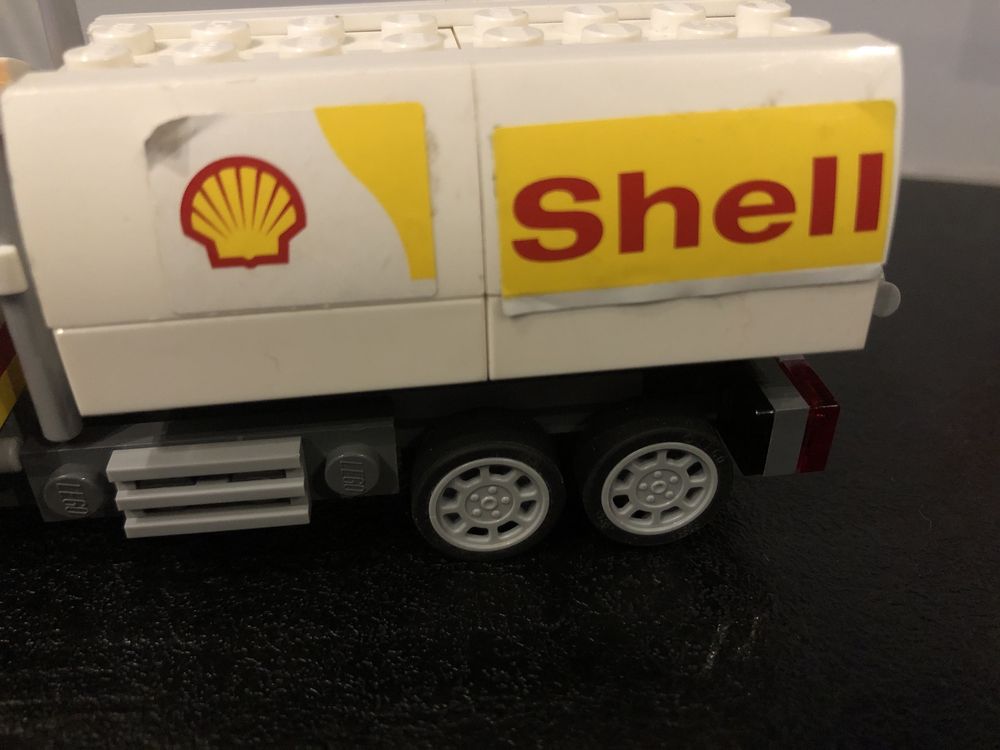 Lego: 40195 - stacja Shell + 40196 - cysterna Shell edycja promocyjna