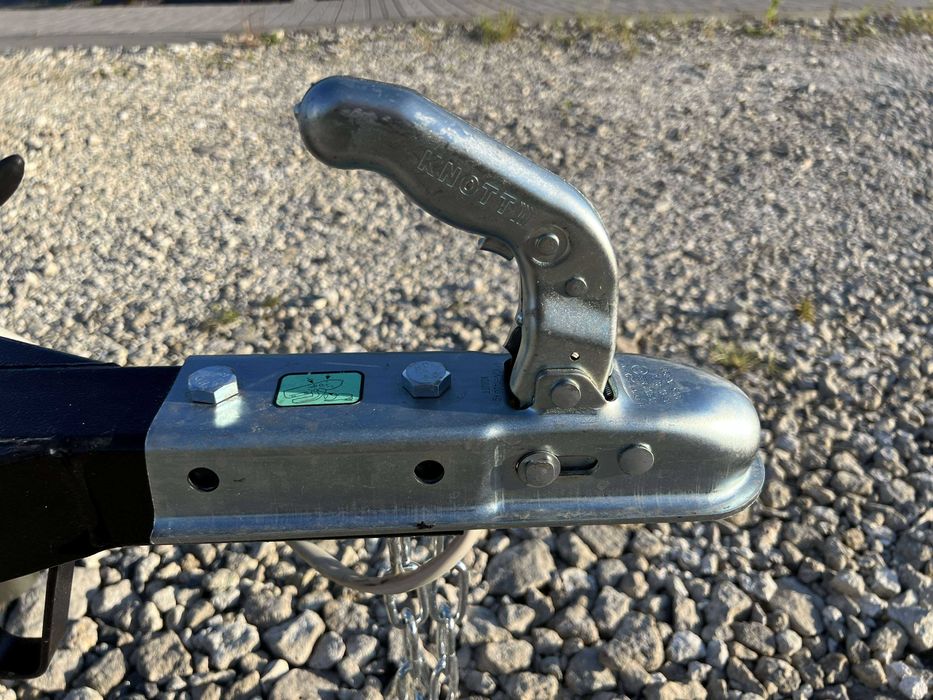 Прицеп для генератора двохвісний без гальм з опорами.