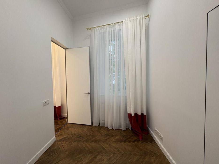 Продаж дизайнерської 3кімн. квартири в центрі Львова біля парку Франка