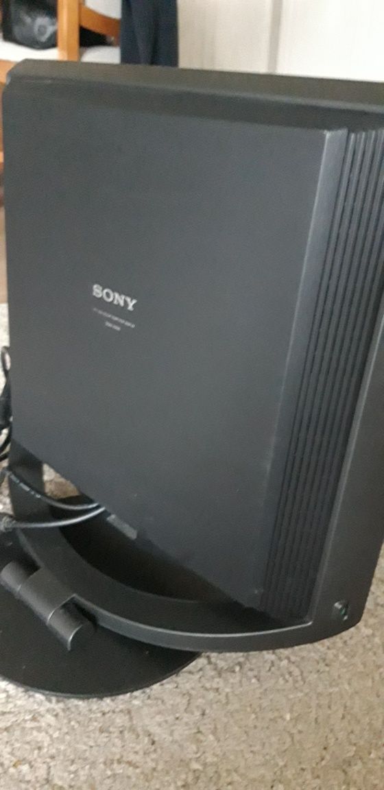 Monitor Sony 19 cali + klawiatura gratis