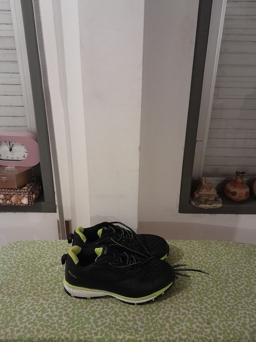 Vendo Sapatilhas de Senhor muito bonitas como novas Biqueira de Aço