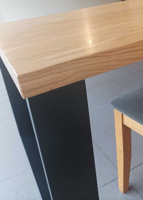 Stół – z blatem z naturalnego drewna, dąb klasyczny