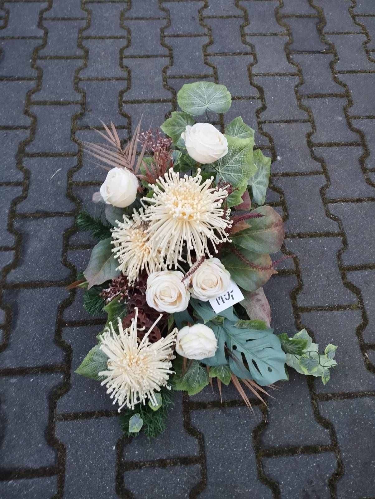 Wiązanka Kompozycja kwiatowa na grób stroik na cmentarz