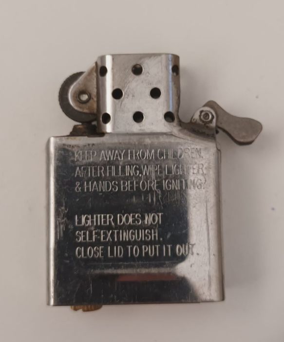 Isqueiro Zippo-A 12