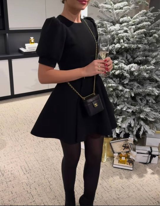 Шикарное платье со съемным воротничком