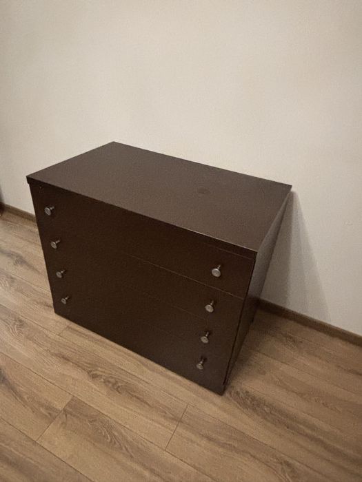 Łóżko  z szafkami nocnymi, szafa oraz komodą