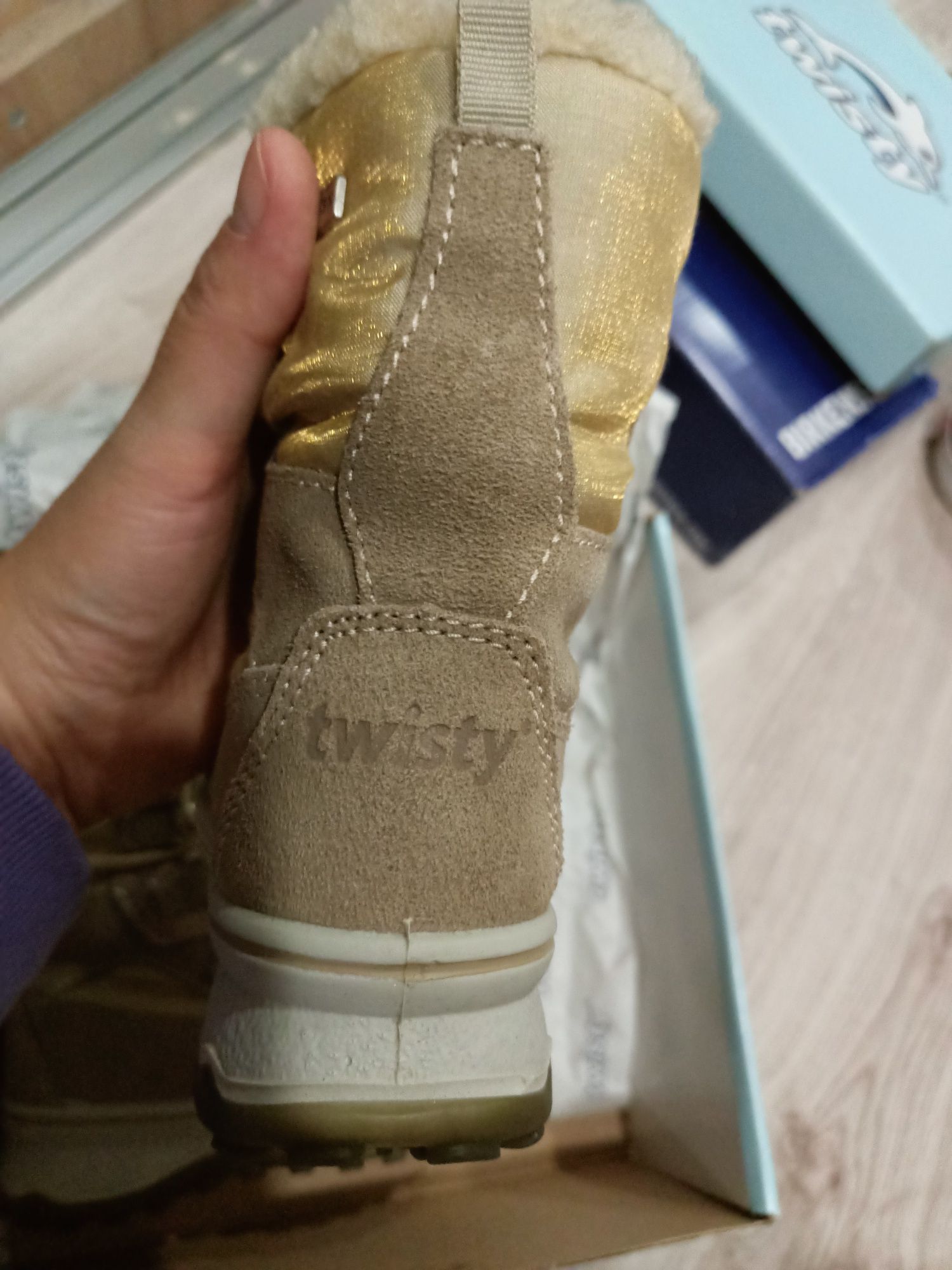 Buty zimowe dla dziewczynki firmy Twisty rozmiar 26