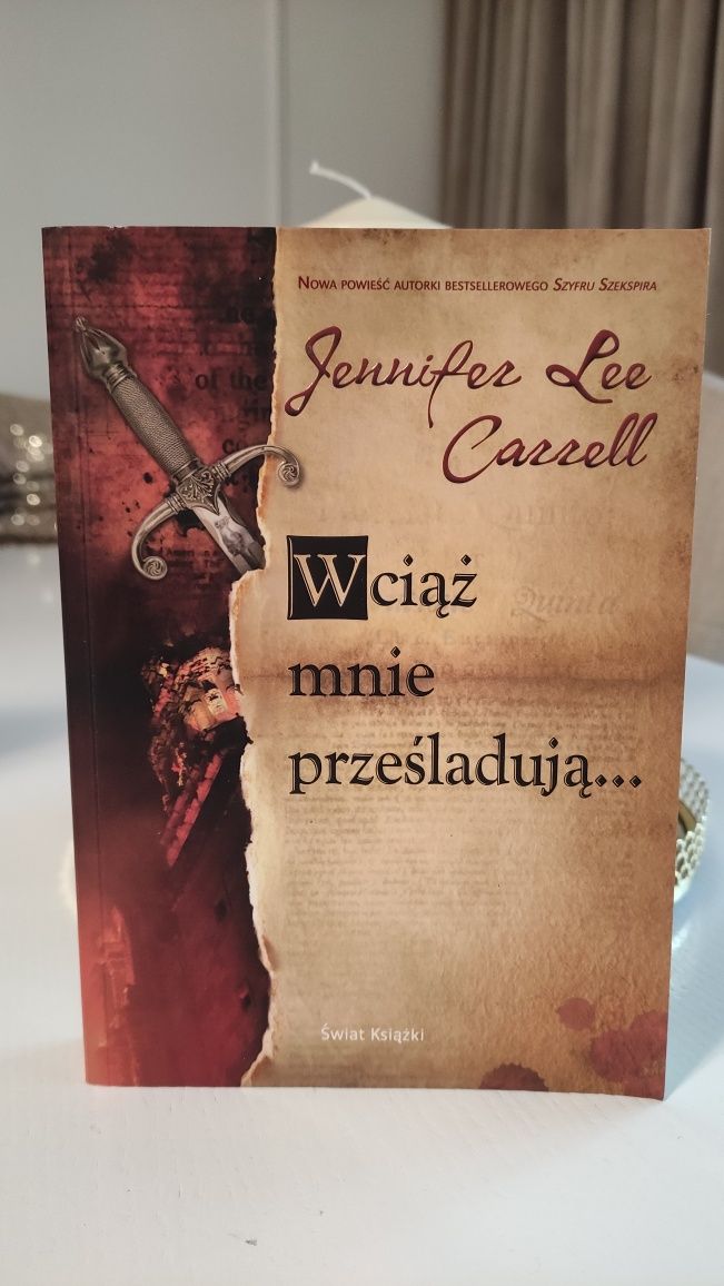 Książka Wciąż mnie prześladują... Jennifer Lee Carrell