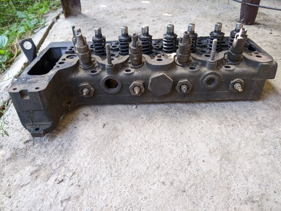 Головка блока  4-х циліндрового двигуна