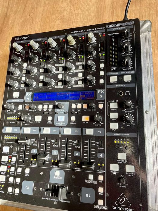Mixer Behringer DDM4000
