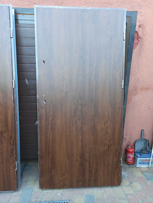 Nowe drzwi z futryną metalowe zewnętrzne prawe lewe 90-tki Montaż