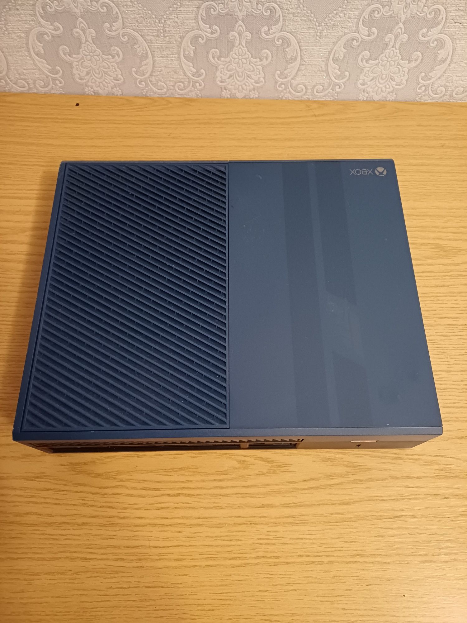 Продам приставку xbox one  console