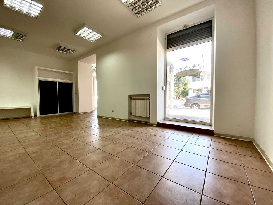 Комерційне дворівневе приміщення в центрі міста (вул. Перемоги).