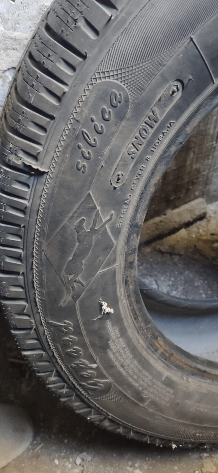 Продам резину C 215/65/R 16, подходит  VW T 5 и т.д.. Наврка сделан