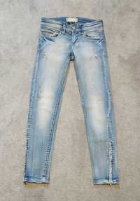 Spodnie jeansy rurki Stradivarius XXS 32