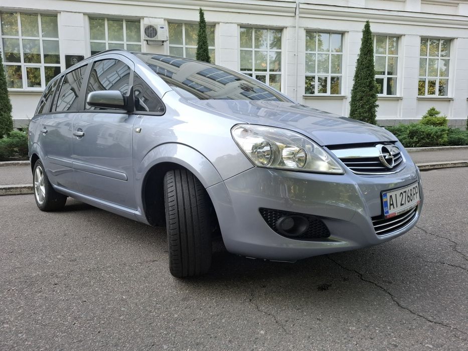 Opel Zafira в рідній фарбі, 7 місна