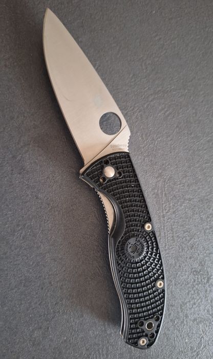Nóż Spyderco Tenacious Lightweight czarny