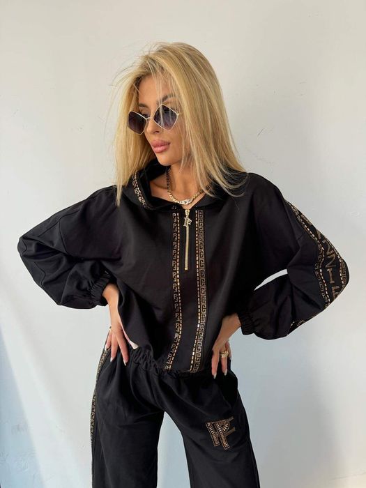 Elegancki komplet dres z cyrkoniami logo paparazzi