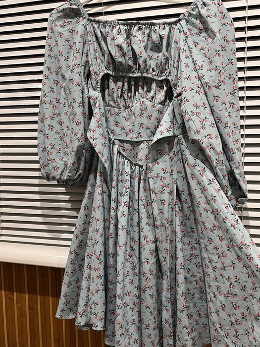 Ніже блактине плаття з ніжними тульпанами