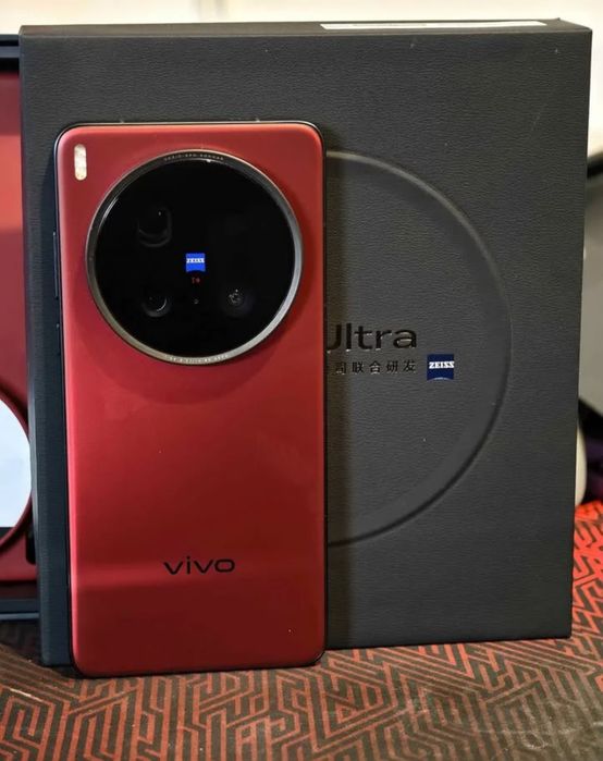 Vivo X200 ultra red