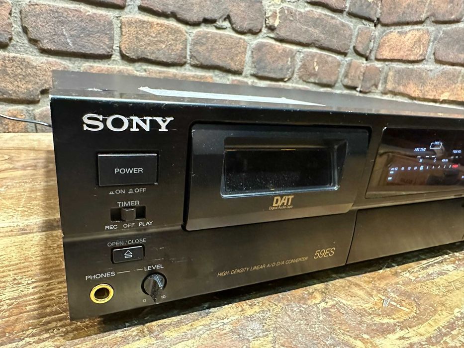 Magnetofon Cyfrowy  Sony DTC 59 ES, DAT