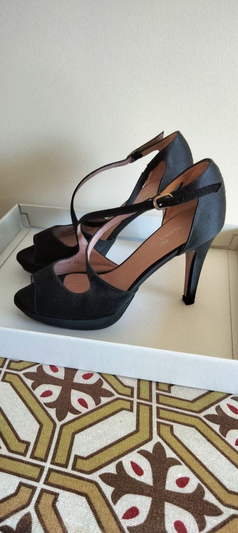 Sapatos/ Sandálias de Cerimónia