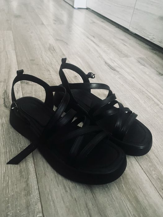 Босоніжки жіночі