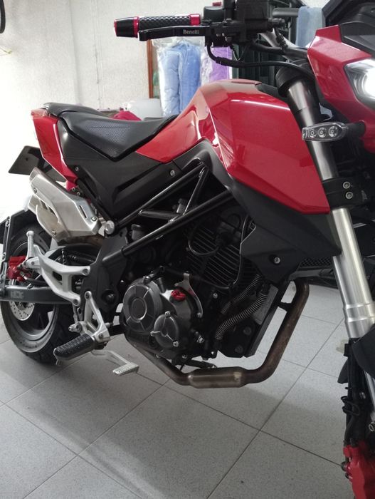 Benelli TNT 125 vermelha