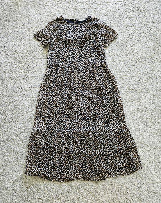 Zwiewna maxi sukienka w panterkę Pieces M