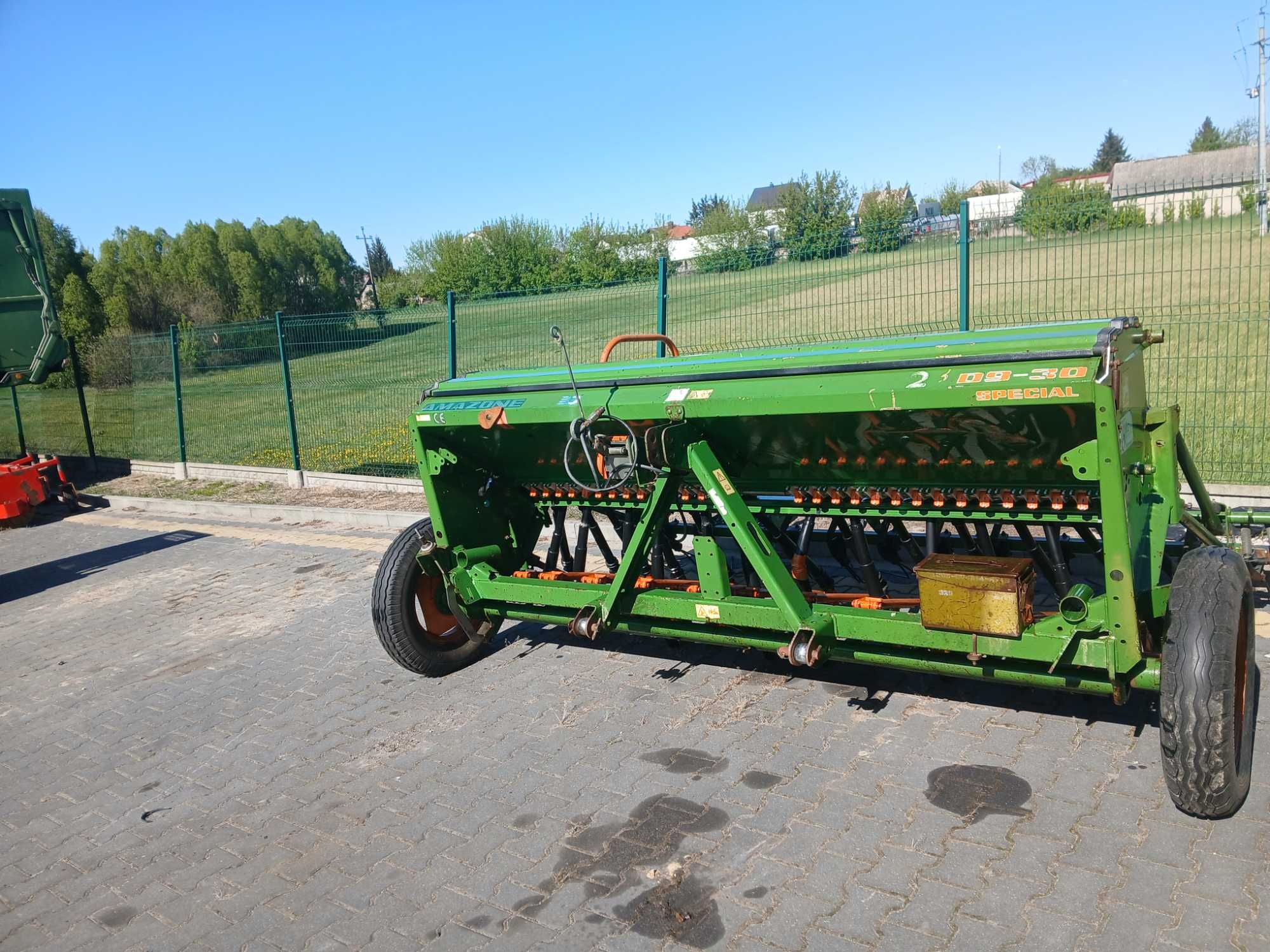 Siewnik zboza trawy Amazone d9 -30 specjal sciezki 25  rurek wysiew ku