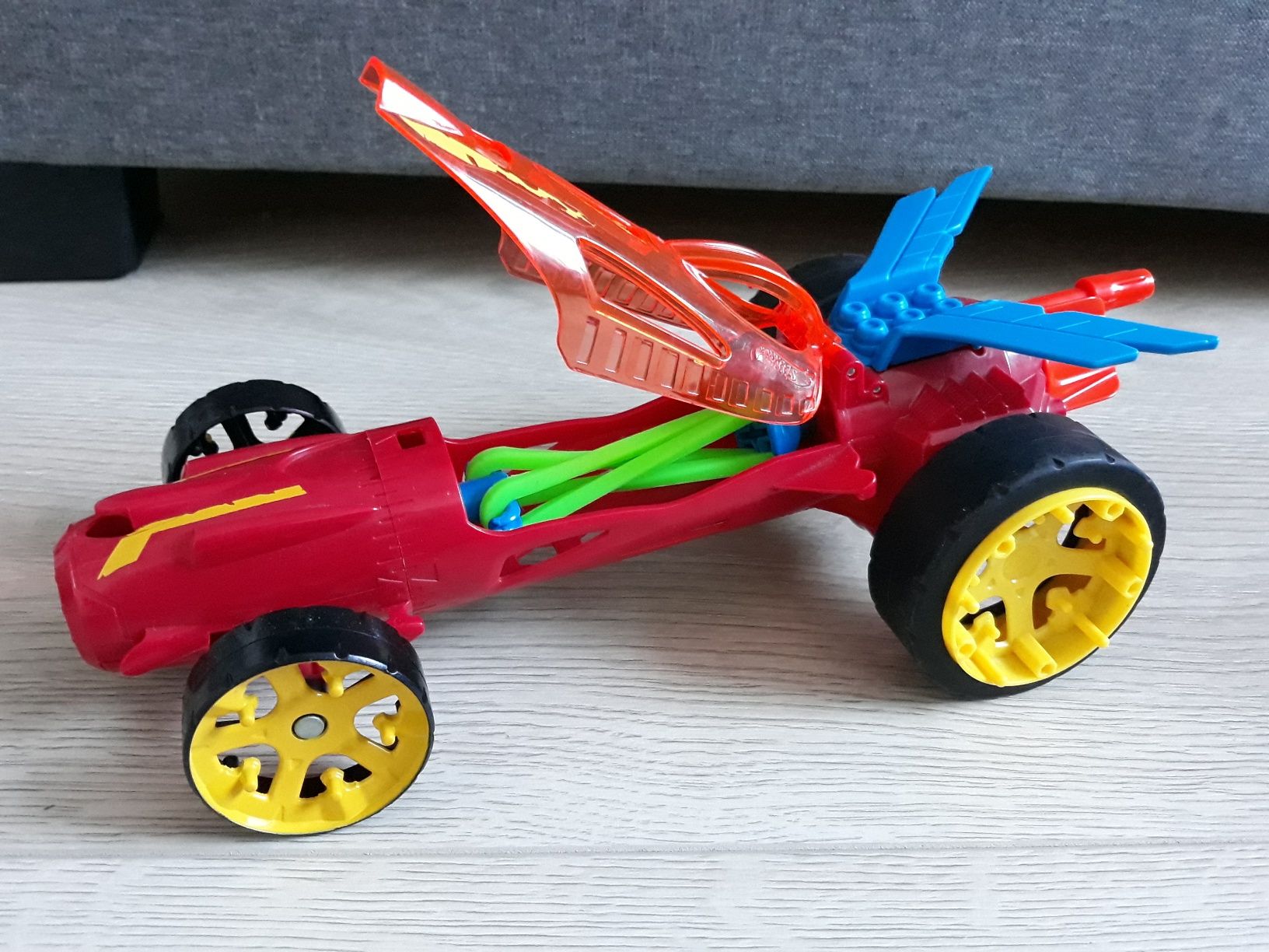 Hot wheels duże auto 28 cm z napędem nakręcanym