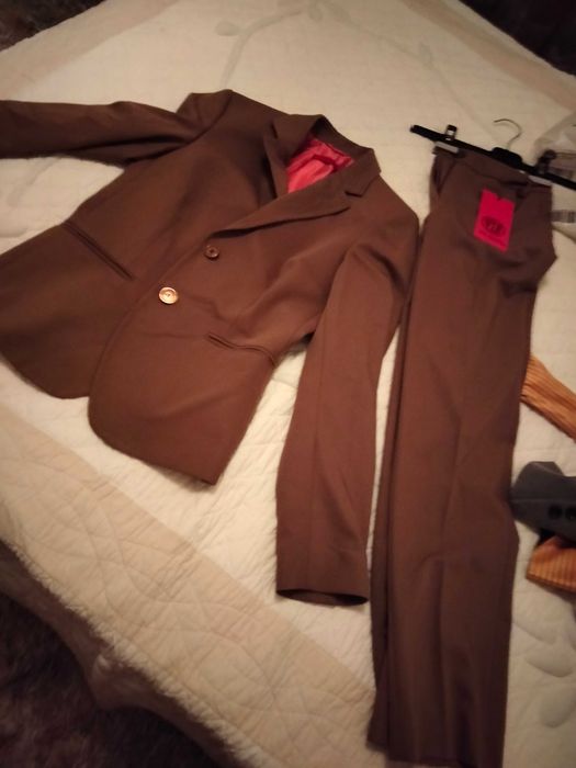 Casacos de fato e camisas