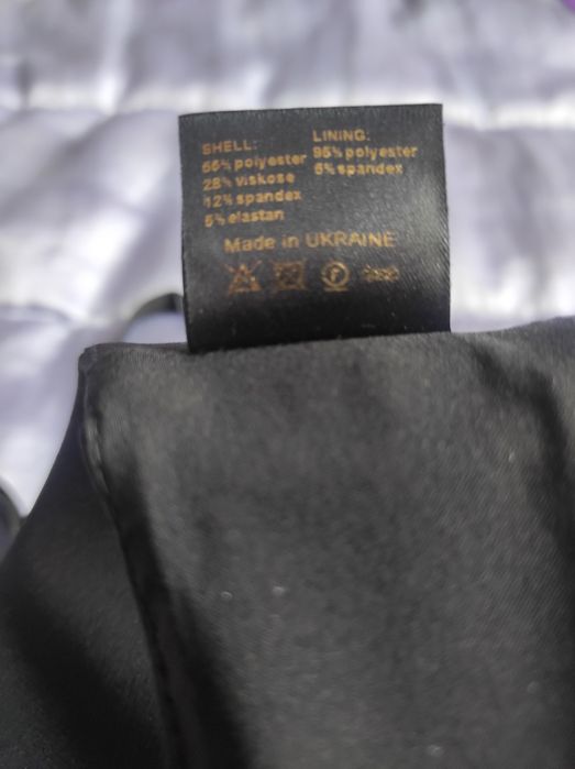 Жіночий чорний бралет.