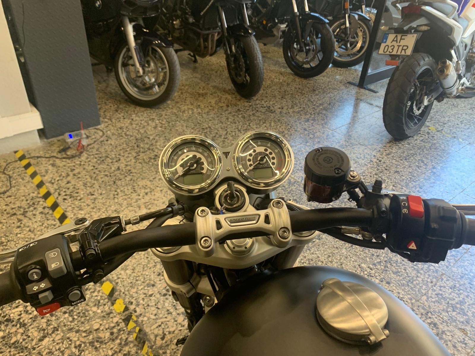 Triumph speed Twin 1200 de 2022 Impecável Apenas 12500 kms