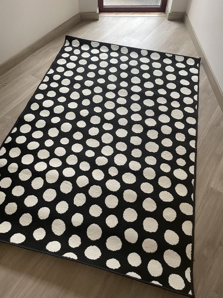 Tapete Ikea preto e branco