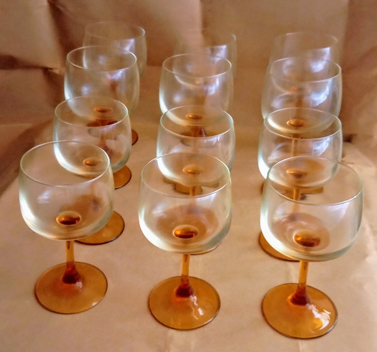 Loiças antigas .Tudo 25€, vendo conjuntos separados.
