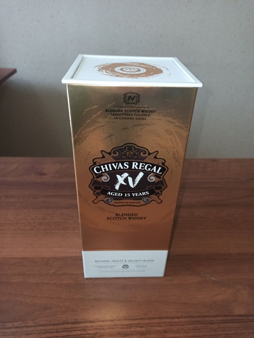 Коробка з бутилкою 0.7 від віскі Chivas Regal 15 років