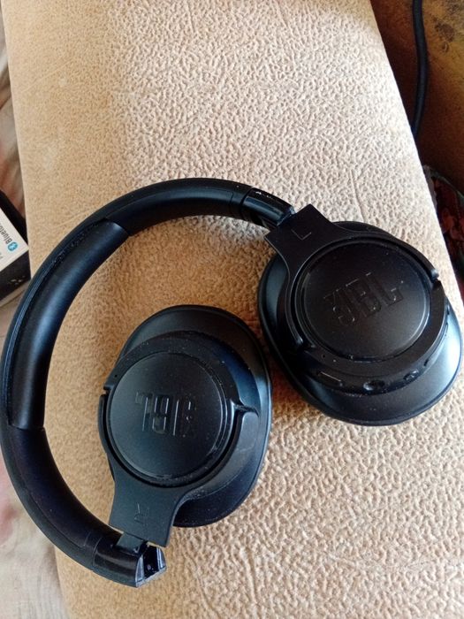 Продам наушники JBL tune 710bt