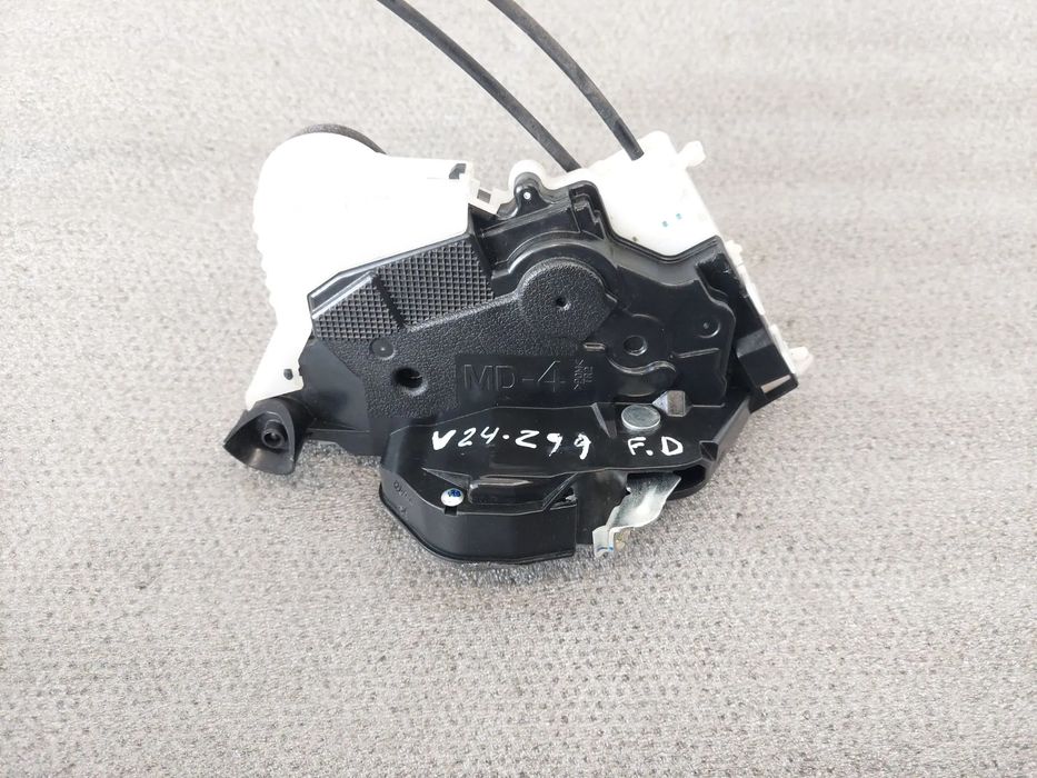 Fechadura / fecho porta frente direito TOYOTA Yaris (_P13_)