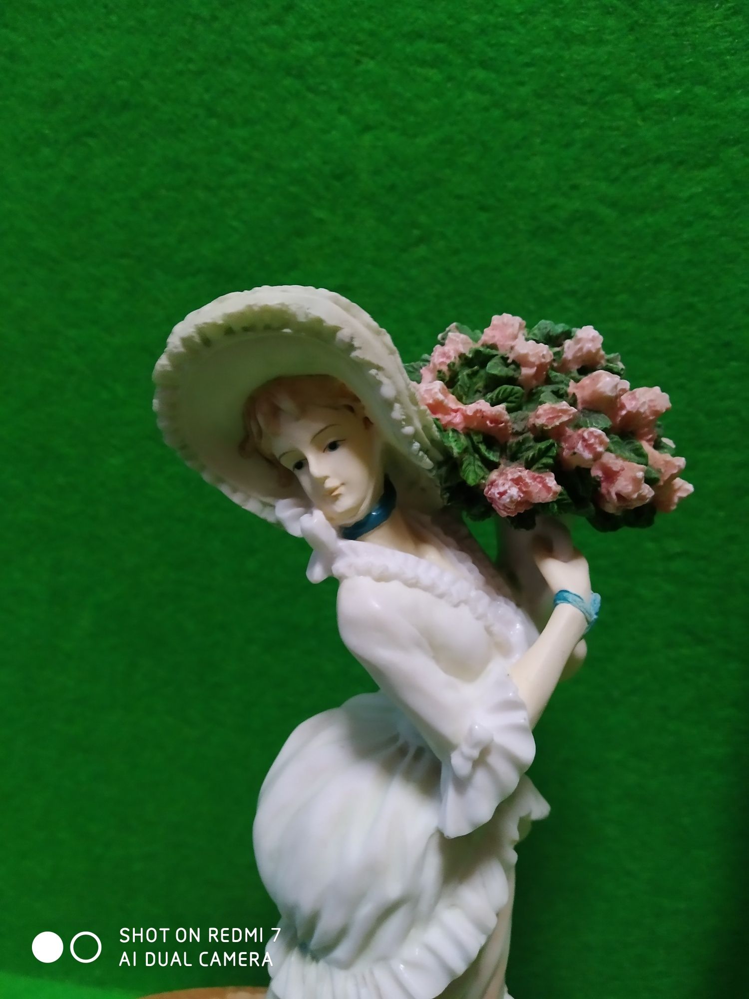 Красивая дама с букетом цветов Leonardo.Англия.