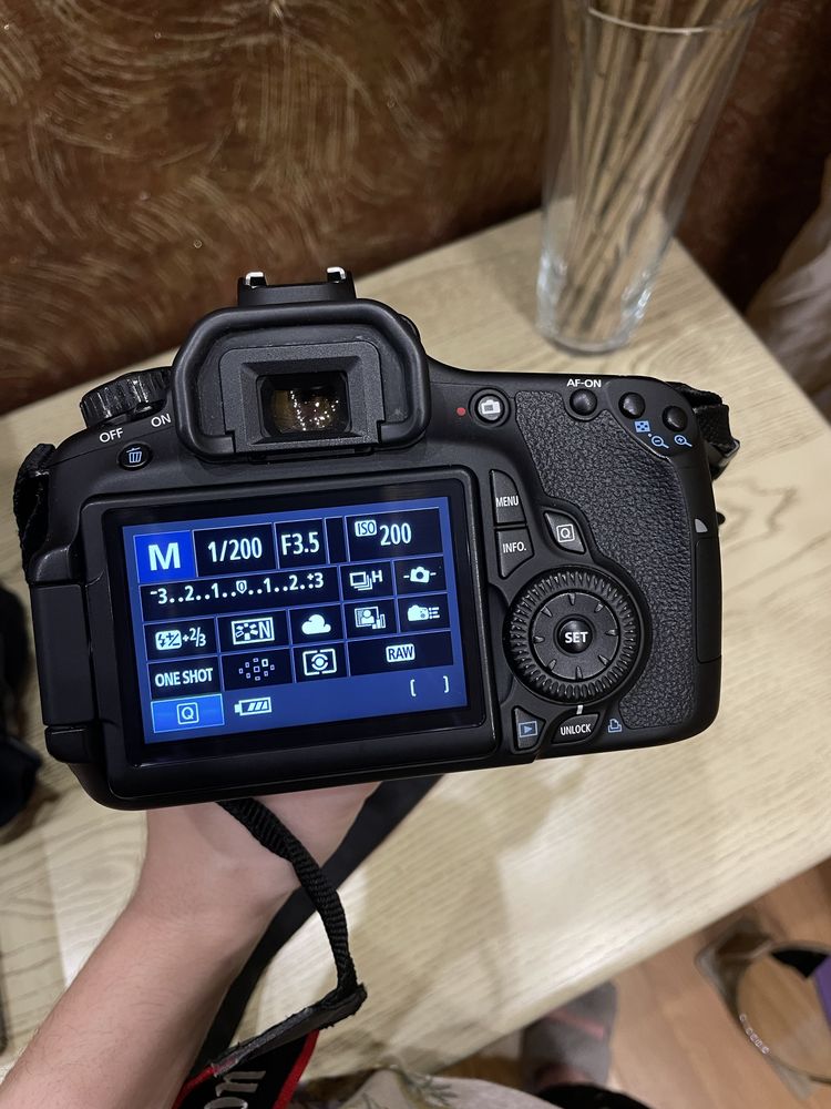 Canon 60d  с объективом 18-135 и 50 мм