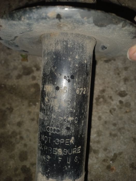 Стойки амортизатора Шкода суперб  1  передние