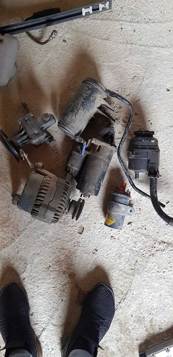 запчасти бмв е36 багато всього залишилось.